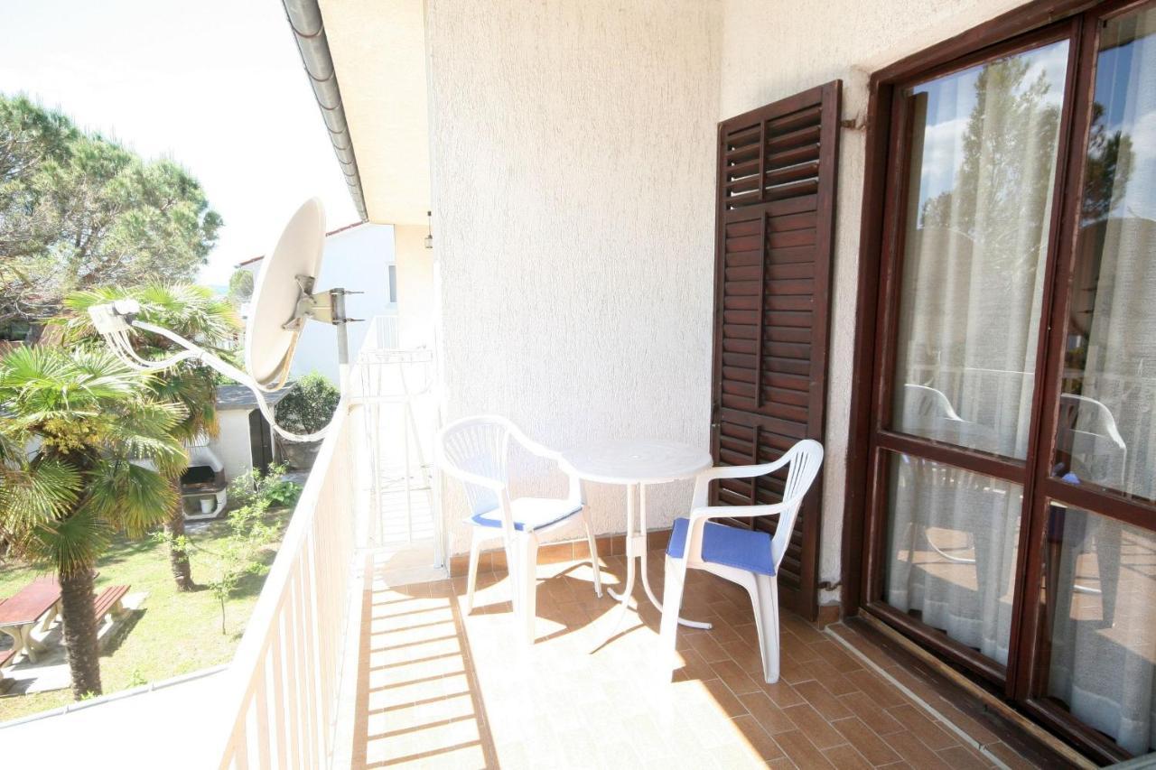 Apartment Simunec Malinska Exterior photo